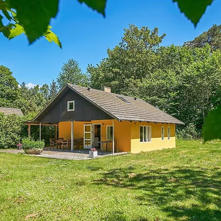 6 Person In Aakirkeby-by Traum Åkirkeby